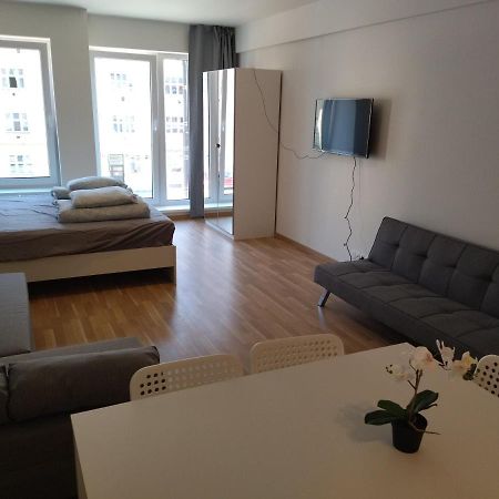 Brand New Two Room Apartment #34 With Free Secure Parking In The Center Prague Luaran gambar
