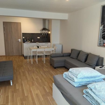 Brand New Two Room Apartment #34 With Free Secure Parking In The Center Prague Luaran gambar