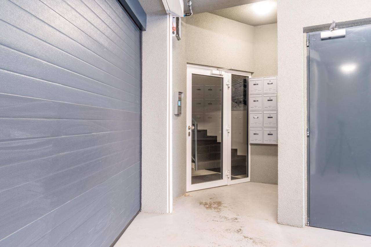 Brand New Two Room Apartment #34 With Free Secure Parking In The Center Prague Luaran gambar