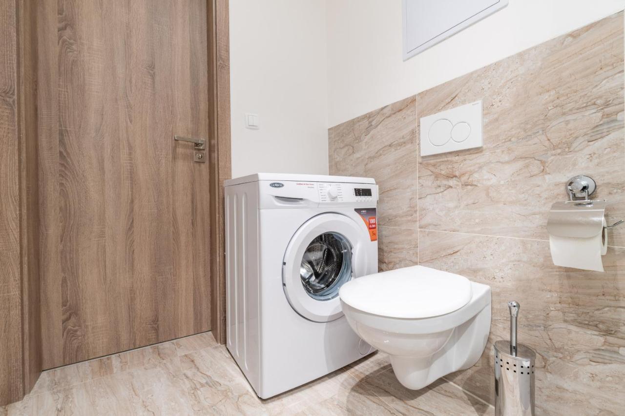 Brand New Two Room Apartment #34 With Free Secure Parking In The Center Prague Luaran gambar