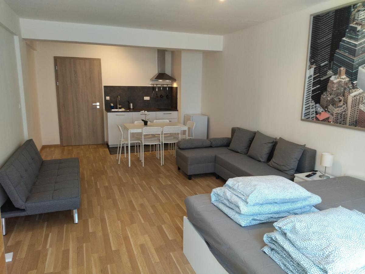 Brand New Two Room Apartment #34 With Free Secure Parking In The Center Prague Luaran gambar